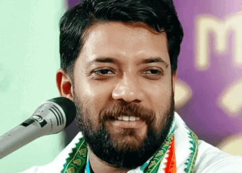 യൂത്ത്-കോണ്‍ഗ്രസ്-നേതാവിനെ-മര്‍ദ്ദിച്ച-പോലീസുകാര്‍-കാക്കിയിട്ട്-ശമ്പളം-വാങ്ങേണ്ടവരല്ല,-പിരിച്ചുവിട്ട്-അഴിയെണ്ണേണ്ടവര്‍-;-എല്ലാക്കാലത്തേക്കും-മുഖ്യമന്ത്രി-പിണറായി-വിജയന്‍-ആയിരിക്കില്ലെന്ന്-ഓര്‍ക്കണം