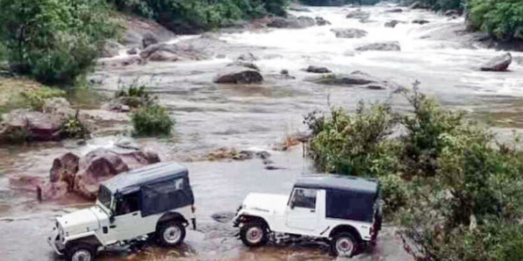 മാങ്കുളം;-സഞ്ചാരികളുടെ-ഇഷ്ടഭൂമി