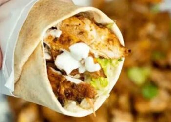 ഹോട്ടലിൽ-നിന്ന്-ഷവർമ-കഴിച്ച-പതിനഞ്ചോളം-കുട്ടികൾക്ക്-ഛർദിയും-ദേഹാസ്വാസ്ഥ്യവും,-കുട്ടികൾ-നിരീക്ഷണത്തിൽ,-അസ്വസ്ഥത-അനുഭവപ്പെട്ടത്-പൂച്ചക്കാട്-പള്ളിയിൽ-നബിദിനാഘോഷം-കാണാനെത്തിയ-കുട്ടികൾക്ക്