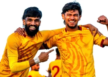 ആസിഫും-മനോജും-കണ്ണൂര്‍-വാരിയേഴ്‌സില്‍