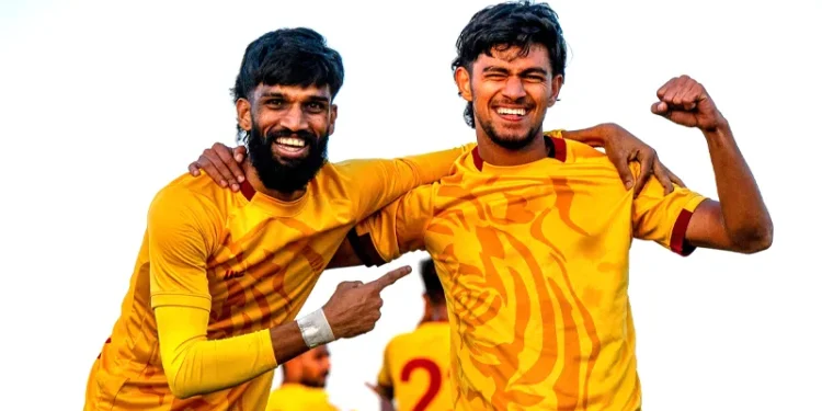 ആസിഫും-മനോജും-കണ്ണൂര്‍-വാരിയേഴ്‌സില്‍