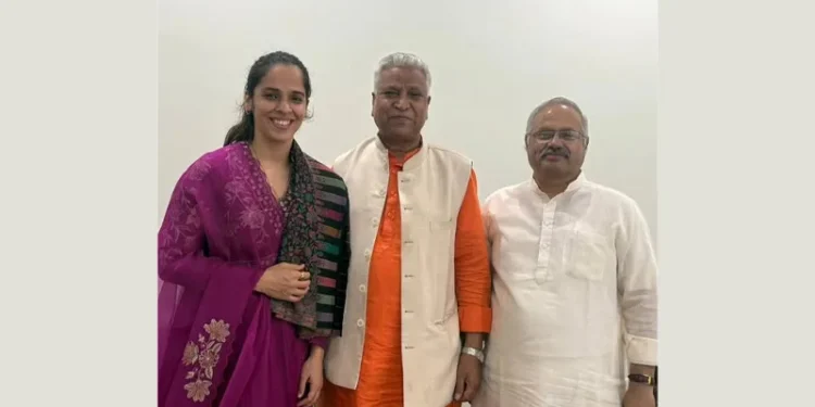 ആർഎസ്എസ്-ദൽഹി-ആസ്ഥാനം-കേശവകുഞ്ജിലെത്തി-സൈന-നെഹ്‌വാൾ;-ചിത്രം-സോഷ്യൽമീഡിയയിൽ-പങ്ക്-വച്ച്-താരം