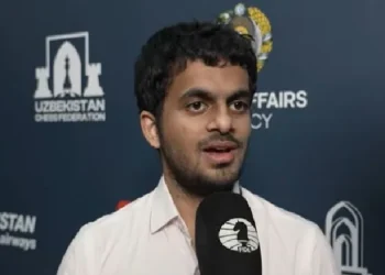 ഗുകേഷ്-മങ്ങിയ-ഫിഡെ-ഗ്രാന്റ്-സ്വിസ്-ചെസില്-തൃശൂരിലെ-നിഹാല്-സരിന്-മുന്നേറുന്നു,-22-നീക്കത്തില്-സൈമണ്-ഗുമുലാഴ്സിനെ-തകര്ത്ത്-നിഹാല്-സരിന്