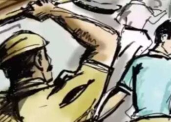 2-ദിവസം-ക്രൂരമർദനം,-സിഐ-ഷിബു-സ്വകാര്യഭാഗത്തു-പിടിച്ചു-വലിച്ചു-സ്‌പ്രേ-അടിച്ചു!!-കാലിന്റെ-ഇടയിൽ-തല-പിടിച്ചുവച്ച-ശേഷം-തേങ്ങ-കൊണ്ടു-പുറത്തിടിട്ട്-ഇടി,-കണ്ണിലും-വായിലും-കുരുമുളകു-സ്‌പ്രേ-അടിച്ചു,-സിഐ-മടുക്കുമ്പോൾ-എസ്‌ഐ-വരും…-ആളുമാറി-വീട്-കയറിയതു-ചോദ്യം-ചെയ്ത-യുവാക്കൾക്കു-നേരെ-പോലീസിന്റെ-നരനായാട്ട്