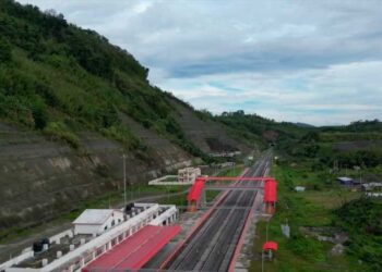 51-കിലോമീറ്റർ-ദൂരം,-48-തുരങ്ക-പാതകൾ,-ഖുത്തബ്-മിനാറിനെക്കാൾ-42-മീറ്റർ-ഉയരം-കൂടിയ-പാലം;-മിസോറാമിനെ-ബന്ധിപ്പിക്കുന്ന-റെയിൽപാതയിൽ-ആദ്യ-രാജധാനി-ഓടി