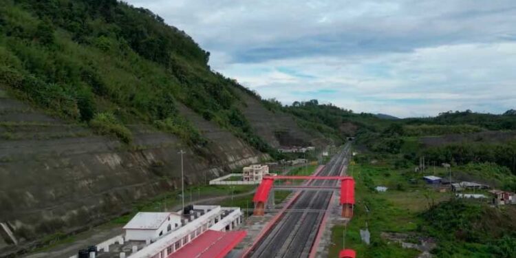 51-കിലോമീറ്റർ-ദൂരം,-48-തുരങ്ക-പാതകൾ,-ഖുത്തബ്-മിനാറിനെക്കാൾ-42-മീറ്റർ-ഉയരം-കൂടിയ-പാലം;-മിസോറാമിനെ-ബന്ധിപ്പിക്കുന്ന-റെയിൽപാതയിൽ-ആദ്യ-രാജധാനി-ഓടി