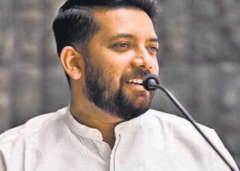 സ്ഥലം-മാറ്റി-ഓമനിക്കുകയല്ല-പിരിച്ചുവിട്ട്-ശിക്ഷിക്കുകയാണ്-വേണ്ടത്!!-കൊടി-സുനിക്ക്-രണ്ടെണ്ണം-വീശാൻ-ടച്ചിങ്‌സ്-കൊടുത്ത-സർക്കാരാണ്-കെഎസ്‍യു-പ്രവർത്തകരെ-മുഖം-മൂടിയിട്ടും-കയ്യാമം-വച്ചും-കോടതിയിൽ-ഹാജരാക്കിയത്-ഷാഫി-പറമ്പിൽ-എംഎൽഎ