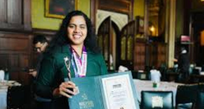 പണം-കൊടുത്ത്-അവാർഡ്-ഒപ്പിക്കാൻ-നാണമില്ലേ???-അവാർഡ്ദാന-ചടങ്ങ്-ബ്രിട്ടീഷ്-പാര്‍ലമെന്റ്-ഹാള്‍-വാടകയ്ക്കെടുത്ത്,-മേയർ-ആര്യ-രാജേന്ദ്രനെ-എയറിൽ-കയറ്റി-സോഷ്യൽ-മീഡിയ