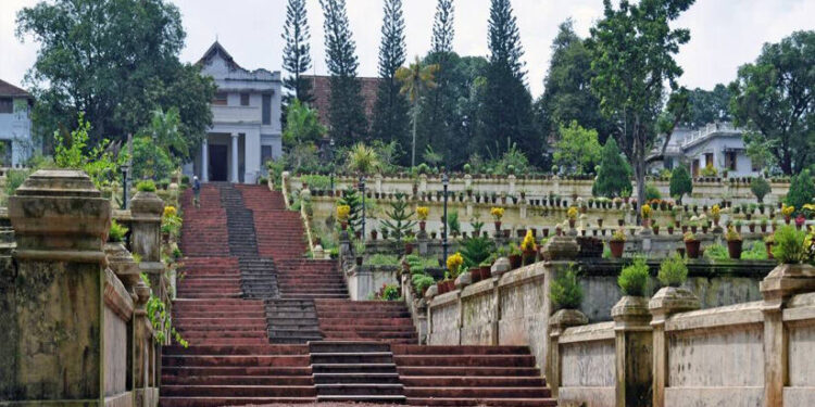 കൊച്ചി-രാജചരിത്രമുറങ്ങുന്ന-ഹിൽപാലസിലൂടെ-ഒരു-യാത്ര