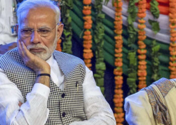 മോദിയുടെ-ജന്മദിനത്തിൽ-പള്ളിയിൽ-കുര്‍ബാനയും-കേക്ക്-മുറിക്കലും,-വിവാദത്തിലായി-ബിജെപി-പോസ്റ്റർ,-രാഷ്ട്രീയ-ലക്ഷ്യത്തിന്-വേണ്ടിയുള്ള-കൂദാശകള്‍ക്ക്-ദേവാലയത്തെ-ഉപയോഗിക്കരുതെന്ന്-പള്ളി-വികാരി