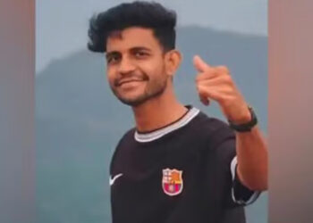 അച്ചു-വരുമെന്ന്-കരുതി-അവന്റെ-കിടക്കയും-ഷീറ്റുമൊക്കെ-വൃത്തിയാക്കി,-അവനിഷ്ടപ്പെട്ടതൊക്കെ-ഉണ്ടാക്കി-വച്ചു,-എന്നാൽ-വന്നത്-ചേതനയറ്റ-ശരീരം,-മരിക്കുന്നതിന്-മിനിറ്റുകൾക്ക്-മുമ്പ്-ആനന്ദ്-വിളിച്ചിരുന്നതായി-അമ്മ,-പൊലീസ്-ട്രെയിനിയുടെ-മരണത്തിന്-പിന്നിൽ-ഉദ്യോ​ഗസ്ഥരുടെ-വംശീയാധിക്ഷേപം-???