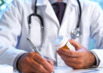 രണ്ടു-വയസുള്ള-കുഞ്ഞിന്-പട്ടിക്ക്-വിരയിളക്കാനുള്ള-മരുന്ന്-കൊടുത്ത്-മെഡിക്കൽ-ഷോപ്പ്-ജീവനക്കാർ,-ഡോക്ടർ-എഴുതിയ-മരുന്നാണ്-നൽകിയെതെന്ന്-ഷോപ്പ്-ഉടമ,-കുഞ്ഞ്-രക്ഷപ്പെട്ടത്-അമ്മയുടെ-സമയോചിത-ഇടപെടലിലൂടെ