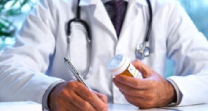 രണ്ടു-വയസുള്ള-കുഞ്ഞിന്-പട്ടിക്ക്-വിരയിളക്കാനുള്ള-മരുന്ന്-കൊടുത്ത്-മെഡിക്കൽ-ഷോപ്പ്-ജീവനക്കാർ,-ഡോക്ടർ-എഴുതിയ-മരുന്നാണ്-നൽകിയെതെന്ന്-ഷോപ്പ്-ഉടമ,-കുഞ്ഞ്-രക്ഷപ്പെട്ടത്-അമ്മയുടെ-സമയോചിത-ഇടപെടലിലൂടെ