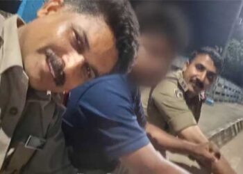 പ്രണയനൈരാശ്യത്തിൽ-ജീവനൊടുക്കാനൊരുങ്ങിയവനോട്…വേണ്ടടാ-മക്കളെ,-ഞങ്ങളുണ്ട്-കൂടെ…ആ-വാക്കുകൾ-കേട്ട്-23-കാരൻ-പിടിച്ചുകയറിയത്-ജീവിതത്തിലേക്ക്!!-പിന്നെ-അവനൊപ്പം-രാവേറെ-ആ-പാലത്തിനടിയിൽ-കൂട്ടിരുന്നു,-കരയാൻ-തോൾ-ചായ്ച്ച്-നൽകി…