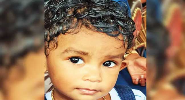 അമ്മൂമ്മ-ഗേറ്റ്-തള്ളി-നീക്കുന്നതിനിടെ-കുഞ്ഞ്-നിൽക്കുന്നത്-കണ്ടില്ല!!-റെയിലിൽനിന്ന്-ഗേറ്റ്-തെന്നിമറിഞ്ഞ്-ദേഹത്തേക്കു-വീണ്-ഒന്നര-വയസുകാരന്-ദാരുണാന്ത്യം,-ഗേറ്റ്-പതിച്ചത്-കുട്ടിയുടെ-തലയിലേക്ക്