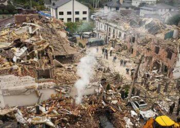 തിരിച്ചടിക്കും!!-സെലൻസ്‌കി,-600ഓളം-ഡ്രോണുകൾ,-ഡസൻ-കണക്കിന്-മിസൈലുകൾ,-യുക്രൈനിൽ-12-മണിക്കൂർ-നീണ്ടുനിന്ന-റഷ്യൻ-ബോംബാക്രമണം…-രോ​ഗിയും-നഴ്സുമുൾപെടെ-നാല്-മരണം,-നൂറോളം-സിവിലിയൻ-കേന്ദ്രങ്ങൾ-തകർന്നു,-ലക്ഷ്യം-സായുധ-സേനയെ-സഹായിക്കുന്ന-സൈനിക-സൗകര്യങ്ങൾ-റഷ്യ