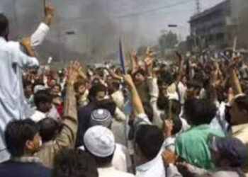 ജനരോഷത്തിൽ-പുകഞ്ഞ്-പാകിസ്ഥാൻ,-പതിറ്റാണ്ടുകളായി-തുടരുന്ന-രാഷ്ട്രീയ-ഒറ്റപ്പെടുത്തലും-സാമ്പത്തിക-അവഗണനയും-ഇനി-സഹിക്കാൻ-കഴിയില്ല,-തെരുവിലിറങ്ങി-ജനങ്ങൾ,-ഒന്നുകിൽ-അവകാശങ്ങൾ-നൽകുക-അല്ലെങ്കിൽ-ജനരോഷം-സഹിക്കുക,-ഷെഹ്ബാസ്-ഷെരീഫ്-സർക്കാരിനെതിരെ-പാക്-അധീന-കശ്മീരിൽ-വൻ-പ്രതിഷേധം