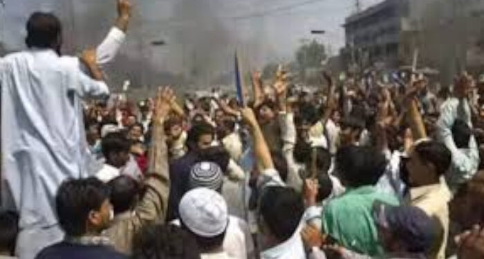 ജനരോഷത്തിൽ-പുകഞ്ഞ്-പാകിസ്ഥാൻ,-പതിറ്റാണ്ടുകളായി-തുടരുന്ന-രാഷ്ട്രീയ-ഒറ്റപ്പെടുത്തലും-സാമ്പത്തിക-അവഗണനയും-ഇനി-സഹിക്കാൻ-കഴിയില്ല,-തെരുവിലിറങ്ങി-ജനങ്ങൾ,-ഒന്നുകിൽ-അവകാശങ്ങൾ-നൽകുക-അല്ലെങ്കിൽ-ജനരോഷം-സഹിക്കുക,-ഷെഹ്ബാസ്-ഷെരീഫ്-സർക്കാരിനെതിരെ-പാക്-അധീന-കശ്മീരിൽ-വൻ-പ്രതിഷേധം