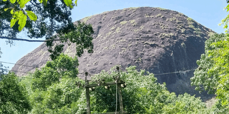 പ്രണയപ്പകയുടെ-കാട്ടാത്തിപ്പാറ