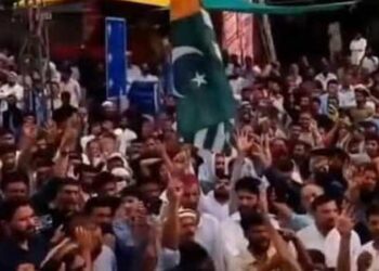 ജനങ്ങളുടെ-ക്ഷമ-നശിച്ചു,-70-വർഷത്തിലേറെയായി-നിഷേധിക്കപ്പെട്ട-അവകാശങ്ങൾക്കു-വേണ്ടിയാണ്-ഞങ്ങളുടെ-പോരാട്ടം,-നേടിയെടുക്കും-അത്!!-പാക്കിസ്ഥാനിൽ-സാധാരണക്കാർക്ക്-നേരെ-വെടിവയ്പ്പ്,-പ്രക്ഷോഭത്തിൽ-22-മരണം,-കൂടുതൽ-സൈന്യത്തെ-അയച്ചു