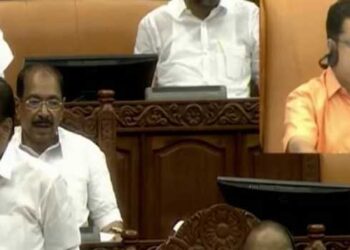 രാഹുൽ-ഗാന്ധിക്കെതിരെയുള്ള-‘കൊലവിളി’-അടിയന്തര-സ്വഭാവമുള്ളതല്ല,-അതിനത്ര-പ്രാധാന്യമില്ല,-അടിയന്തര-പ്രമേയത്തിന്റെ-നോട്ടീസ്-തള്ളി-മൈക്ക്-ഓഫ്-ചെയ്ത്-സ്പീക്കർ!!-കൊലവിളി-നടത്തിയാളെ-സർക്കാർ-സംരക്ഷിക്കാൻ-ശ്രമിക്കുന്നു-വിഡി-സതീശൻ