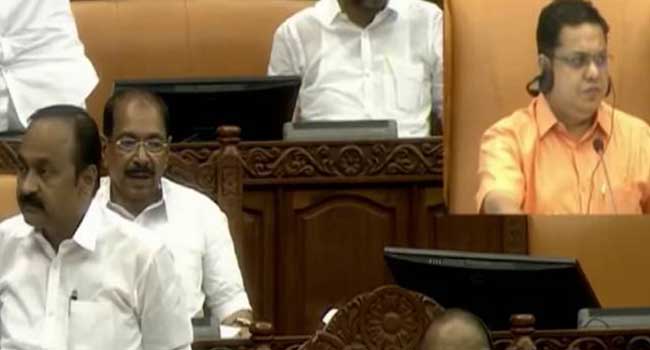 രാഹുൽ-ഗാന്ധിക്കെതിരെയുള്ള-‘കൊലവിളി’-അടിയന്തര-സ്വഭാവമുള്ളതല്ല,-അതിനത്ര-പ്രാധാന്യമില്ല,-അടിയന്തര-പ്രമേയത്തിന്റെ-നോട്ടീസ്-തള്ളി-മൈക്ക്-ഓഫ്-ചെയ്ത്-സ്പീക്കർ!!-കൊലവിളി-നടത്തിയാളെ-സർക്കാർ-സംരക്ഷിക്കാൻ-ശ്രമിക്കുന്നു-വിഡി-സതീശൻ