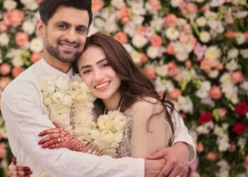 പാക്-ക്രിക്കറ്റ്-താരം-ഷുഐബ്-മാലിക്കും-സനാ-ജാവേദും-വേർപിരിയുന്നു,-ഇരുവരും-മുഖംതിരിച്ച്-പോകുന്ന-വീഡിയോ-പുറത്ത്,-ഇരുവർക്കുമിടയിൽ-കടുത്ത-അസ്വാരസ്യം