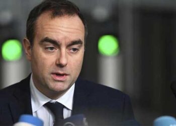 എന്തൊരു-വിധിയിത്…-ഫ്രാൻസിൽ-ഒരു-വർഷത്തിനിടെ-തെറിച്ചത്-4-പ്രധാനമന്ത്രി-കസേരകൾ!!-ഉറച്ചിരിക്കുന്നതിനു-മുൻപേ-തെറിച്ച്-സെബാസ്റ്റ്യൻ‌-ലകോർന്യൂ,-വെറും-12-മണിക്കൂർ-മാത്രം,-ഓഹരിയും-യൂറോയും-കുത്തനെ-താഴോട്ട്