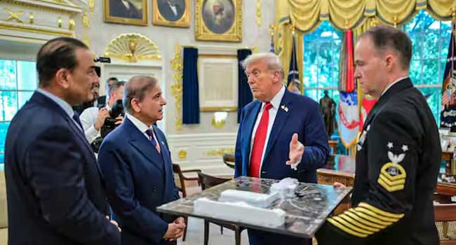 ട്രംപിനെ-കാണാൻ-പാക്ക്-പ്രധാനമന്ത്രി-പോയത്-അപൂർവ-ധാതുക്കളടങ്ങിയ-ഒരു-പെട്ടിയുമായി,-ധാതുമേഖലയുടെ-വികസനത്തിന്-500-മില്യൻ-ഡോളറിന്റെ-നിക്ഷേപം!!-പാക്ക്-യുഎസ്-രഹസ്യ-ബന്ധം-വ്യക്തമാക്കണം,-കരാറിലെ-വ്യവസ്ഥകൾ-പുറത്തുവിടണം-പ്രതിഷേധവുമായി-പ്രതിപക്ഷം