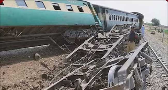 ട്രെയിനിൽ-യാത്ര-ചെയ്ത-പട്ടാളക്കാരെ-ലക്ഷ്യമിട്ട്-പാക്കിസ്ഥാനിൽ-ഉഗ്രസ്ഫോടനം,-നാല്-ബോഗികൾ-പാളം-തെറ്റി,-നിരവധി-പേർക്ക്-പരുക്ക്,-ഉത്തരവാധിത്വം-ഏറ്റെടുത്ത്-ബലൂച്-റിപ്പബ്ലിക്കൻ-ഗാഡ്സ്,-ബലൂചിസ്ഥാന്-സ്വാതന്ത്ര്യം-കിട്ടുംവരെ-തുടരുമെന്ന്-ഭീഷണി