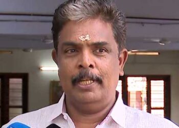 സ്വർണപ്പാളി-വിവാദത്തിൽ-ആദ്യ-നടപടി,-ബി.-മുരാരി-ബാബുവിന്-സസ്പെൻഷൻ!!-2019ൽ-പാളികൾ-പോറ്റിയെ-ഏൽപിക്കുന്ന-സമയത്തു-ചെമ്പുപാളി-എന്നെഴുതാൻ-നിർദേശം-നൽകി,-2024ൽ-സ്വർണം-പൂശാൻ-വീണ്ടും-ആവശ്യപ്പെട്ടു-വിജിലൻസ്-കണ്ടെത്തൽ,-സംഭവം-നടക്കുമ്പോൾ-താനവിടെയില്ലായെന്ന്-മുരാരി-ബാബു,