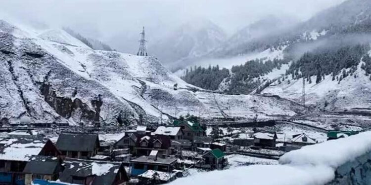 മഞ്ഞു​വീഴ്ച-കാണണോ!-കശ്മീരിലേക്ക്-വിട്ടോളൂ…