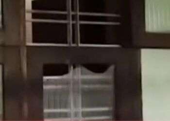 കണ്ണൂരിൽ-വീടുകൾക്കുനേരെ-ബോംബെറിഞ്ഞ്-അജ്ഞാത-സംഘം,-ജനൽചില്ലുകളും-റോഡിലെ-ടാറും-ഇളകി-തെറിച്ചു,-പരസ്പരം-കുറ്റാരോപണവുമായി-സിപിഐഎമ്മും-ബിജെപിയും