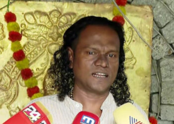 ദ്വാരപാലക-ശിൽപ്പങ്ങൾ-വിൽപ്പന-നടത്തിയതിനു-പിന്നിൽ-വമ്പൻ-സ്രാവുകൾ,-സ്വർണത്തിനല്ല-പാളിയുടെ-ദൈവിക-ചൈതന്യത്തിനാണ്-വില,-50-മുതൽ-100-കോടി-നൽകി-ഇവ-സ്വന്തമാക്കാൻ-ആവശ്യക്കാർ-ക്യൂ-നിൽക്കുകയാണ്,-ശിൽപ്പ-ഭാഗങ്ങള്‍-സൂക്ഷിച്ചാൽ-ശനിദോഷം-മാറുമെന്ന-വിശ്വാസതട്ടിപ്പും-നടക്കുന്നുണ്ടെന്ന്-ശിൽപ്പി-മഹേഷ്-പണിക്കർ