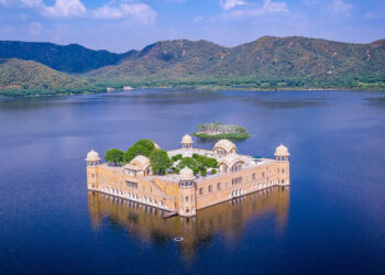 ഈ-ഇന്ത്യൻ-കൊട്ടാരം-221-വർഷമായി-വെള്ളത്തിനടിയിലാണ്