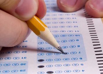 വൈകിവന്ന-ബോധോദയത്തിൽ-പെരുവഴിയിലായത്-ഉദ്യോ​ഗാർഥികൾ!!-നാളെ-നടക്കുന്ന-മൈക്രോബയോളജി-അസി.-പ്രഫസർ-പരീക്ഷയെഴുതാൻ-വണ്ടികയറിയ-ഉദ്യോ​ഗാർഥികൾക്ക്-പരീക്ഷ-റദ്ദാക്കിയെന്ന-പിഎസ്-സി-അറിയിപ്പ്-കിട്ടിയത്-വൈകുന്നേരം-5-മണിക്ക്,-പരീക്ഷയുടെ-യോഗ്യതയിൽ-മാറ്റം-വരുത്തിയെന്ന്-വിശദീകരണം