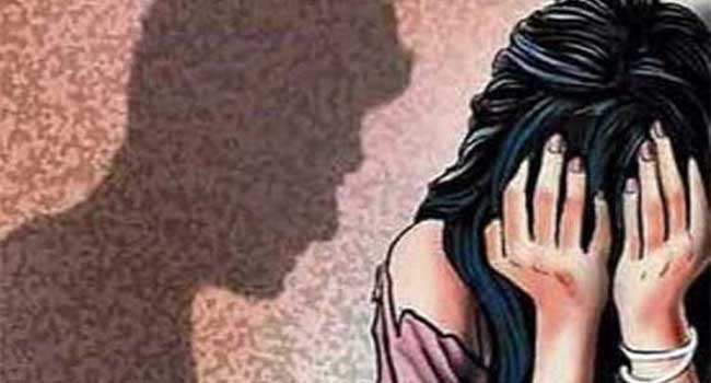 രണ്ടു-വർഷമായി-പീഡനം,-ഒമ്പതാം-ക്ലാസുകാരി-പ്രസവിച്ച-സംഭവത്തിൽ-അമ്മയുടെ-ആൺസുഹൃത്ത്-അറസ്റ്റിൽ,-പീഡനം-ഹോം-നേഴ്സായ-അമ്മ-ജോലിക്കു-പോകുമ്പോൾ,-യുവതിയും-മകളും-പ്രതിക്കൊപ്പം-താമസം-തുടങ്ങിയത്-രണ്ടാം-ഭർത്താവ്-ഉപേക്ഷിച്ചതോടെ