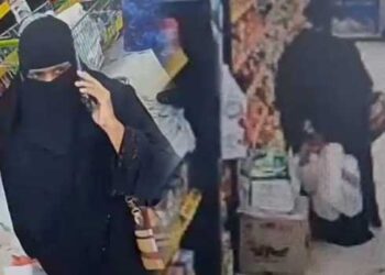 പുര-കത്തുമ്പോൾ-വാഴ-വെട്ടുന്നത്-ദേ-ഇങ്ങനെ…-കെവി-കോംപ്ലക്സ്-കത്തിയമരുമ്പോൾ-സമീപത്തെ-നബ്രാസ്-സൂപ്പർ-മാർക്കറ്റിൽ-നിന്ന്-10000-രൂപയുടെ-സാധനങ്ങളും-അടിച്ചുമാറ്റി-യുവതി-മുങ്ങി,-സിസിടിവി-നോക്കി-പ്രതിയെ-പിടികൂടി-മോഷ്ടിച്ച-സാധനങ്ങളു-പണം-ഈടാക്കി