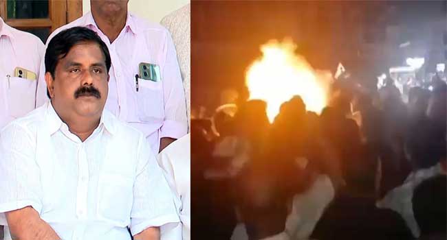 ഗ്രാനേഡിന്റെ-പിൻ-വലിക്കുമ്പോൾ-‘എംപിയുണ്ട്-അപ്പുറത്ത്-എറിയരുതെ’ന്ന്-മറ്റൊരു-പോലീസ്-ഉദ്യോഗസ്ഥൻ…-ഡിവൈഎസ്പി-ഹരിപ്രസാദിന്റെ-ഒരു-കയ്യിൽ-ലാത്തിയും-മറു-കയ്യിൽ-ടിയർ-ഗ്യാസും,-ദൃശ്യങ്ങൾ-പുറത്തുവിട്ട്-കോൺഗ്രസ്!!-മുഖം-നഷ്ടപ്പെട്ട-സിപിഎമ്മിന്റെയും-വില-കുറഞ്ഞ-പോലീസിന്റെയും-മുഖം-മിനുക്കലാണ്-ഈ-അറസ്റ്റ്-ഡിസിസി-പ്രസിഡന്റ്