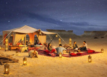 മ​രു​ഭൂ​മി​യി​ൽ-കൂ​ടാ​ര​ങ്ങ​ൾ-ഉ​യ​ർ​ന്നു;-ഒ​രു​ക്കാം,-സു​ര​ക്ഷി​ത-ശൈ​ത്യ​കാ​ല-ക്യാ​മ്പി​ങ്