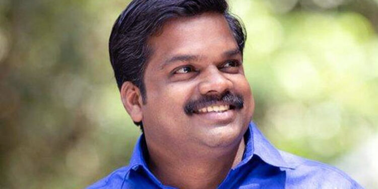 രാഷ്ട്രപതി-ദ്രൗപദി-മുർമുവിന്റെ-ഹെലികോപ്റ്ററിന്റെ-ടയറുകൾ-ഹെലിപാഡിലെ-കോൺക്രീറ്റിൽ-താഴ്ന്ന-സംഭവം;-മാധ്യമ-വാർത്തകൾ-തെറ്റാണെന്ന്-കെ-യു-ജനീഷ്-കുമാർ