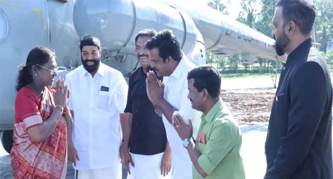 പ്രസിഡന്റിന്റെ-ഹെലികോപ്റ്റർ-താഴ്ന്നാൽ-എന്താ-പ്രശ്നം?-ഹെലികോപ്റ്റർ-മുകളിലോട്ടല്ലേ-ഉയരുന്നത്?-എംഎൽഎ-കെയു.-ജനീഷ്-കുമാർ