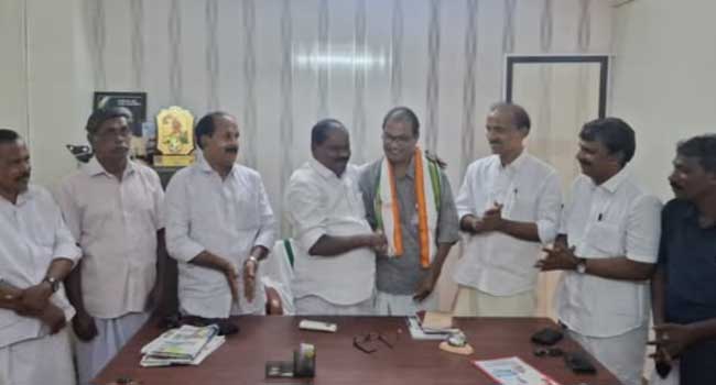‘മന്ത്രി-എന്നല്ല,-എംഎൽഎ-ആയിരിക്കാൻ-പോലും-വീണാ-ജോർജിന്-യോഗ്യത-ഇല്ല’!!-ആരോഗ്യമന്ത്രിയെ-പരിഹസിച്ച്-പോസ്റ്റിട്ട-സിപിഎം-നേതാവിന്-നടപടി,-എസ്എഫ്ഐ-മുൻ-ജില്ലാ-പ്രസിഡൻറ്-കോൺഗ്രസിലേക്ക്