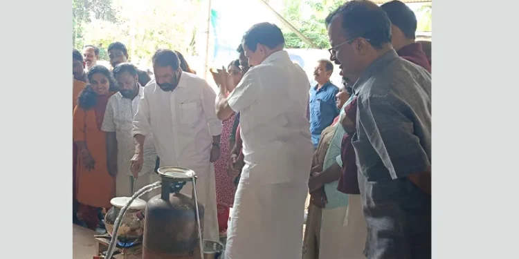 ഗെറ്റ്സെറ്റ്.ഗോ;-സ്പൈക്സ്-അണിഞ്ഞ്-അനന്തപുരി,-കായികമേളയ്ക്ക്-ഇന്ന്-തുടക്കം-,-നാളെ-ട്രാക്കുണരും