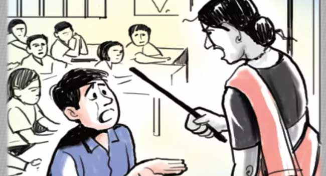 പരസ്പരം-തുപ്പി,-വടി-ഉപയോഗിച്ച്-തമ്മിൽ-തല്ലി!!-വഴക്ക്-തടയാൻ-കാലിൽ-അടികൊടുത്ത-അധ്യാപകനെതിരെ-കേസ്,-കുട്ടികളെ-തിരുത്താൻ-അധ്യാപകനു-വടിയെടുക്കാം,-അധ്യാപകന്റെ-നല്ല-ഉദ്ദേശ്യത്തെ-രക്ഷിതാക്കൾ-തിരിച്ചറിയാത്തത്-ദൗർഭാഗ്യകരം-കേസ്-റദ്ദാക്കി-ഹൈക്കോടതി