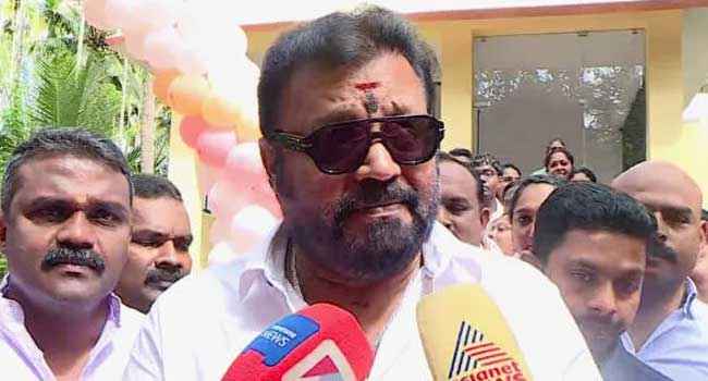 തൃശൂരിൽ-എയിംസ്-വരുമെന്ന്-പറഞ്ഞിട്ടില്ല…-മെട്രോ-ട്രെയിൻ-സർവീസ്-തൃശൂരിലേക്ക്-വരുമെന്നും-പറഞ്ഞിട്ടില്ല,-‘ഒറ്റ-തന്തയ്ക്ക്-പിറന്നവനാണ്-ഞാൻ,-കമ്മ്യൂണിസം-കൊണ്ട്-തുലഞ്ഞുപോയ-ആലപ്പുഴയെ-കരകയറ്റാനാണ്-എയിംസ്-വേണമെന്ന്-പറയുന്നത്!!-രാജ്യത്തെ-ഏറ്റവും-വലിയ-സോഷ്യലിസ്റ്റ്-നരേന്ദ്ര-മോദി’-സുരേഷ്-ഗോപി