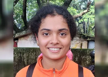 കയ്യില്-അച്ഛന്-വാങ്ങിത്തന്ന-പോളില്-വെള്ളി-നേടി-അച്ഛന്-സമ്മാനിച്ച്-ശ്രീയ-ലക്ഷ്മി