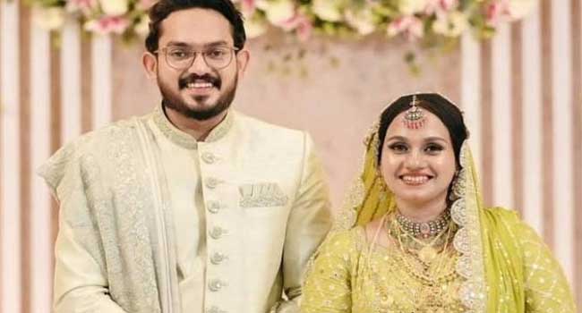 നിയന്ത്രണം-വിട്ട-ഇലക്ട്രിക്-കാർ-ബൈക്കിൽ-ഇടിച്ചു-കയറി,-ദമ്പതികൾക്ക്-ദാരുണാന്ത്യം