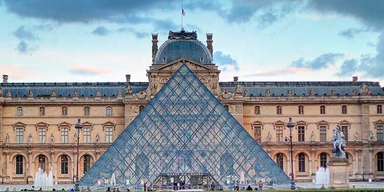 നിഗൂഢഭാവമുള്ള-മൊണാലിസയെതേടി-പാരിസിലെ-ലൂവ്ര്-മ്യൂസിയത്തിലേക്കൊരു-യാത്ര