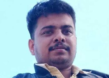 സ്റ്റേഷനിൽ-ഇരിക്കുകയായിരുന്ന-യുവാവ്-ട്രെയിൻ-വരുന്നതുകണ്ട്-ചാടിയിറങ്ങി-പാളത്തിൽ-കയറിക്കിടന്നു,-ദാരുണാന്ത്യം,-ട്രെയിനിനടിയിൽ-കുടുങ്ങിയ-മൃതദേഹം-മാറ്റിയത്-അരമണിക്കൂർ-കൊണ്ട്